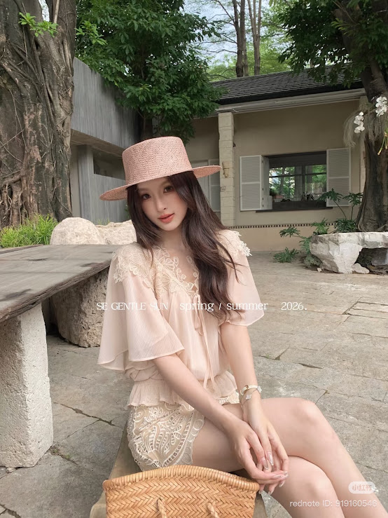 Lucas - Áo sơ mi voan tơ cổ tim đáp ren vai chun eo gấu xòe nơ ngực_thumbnail_1