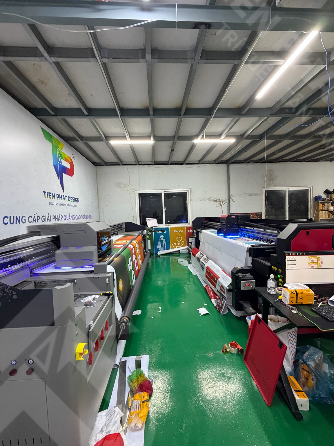 In Ấn UV Quảng Cáo Chuyên Nghiệp Tại Tiến Phát Group
