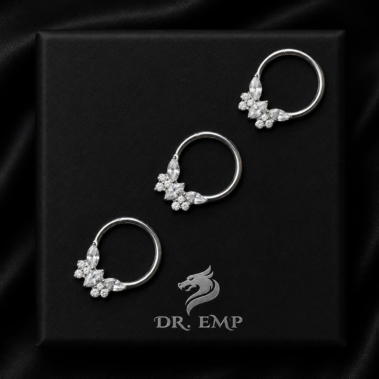 Daith titan bướm 3 đá hình thoi 10mm.