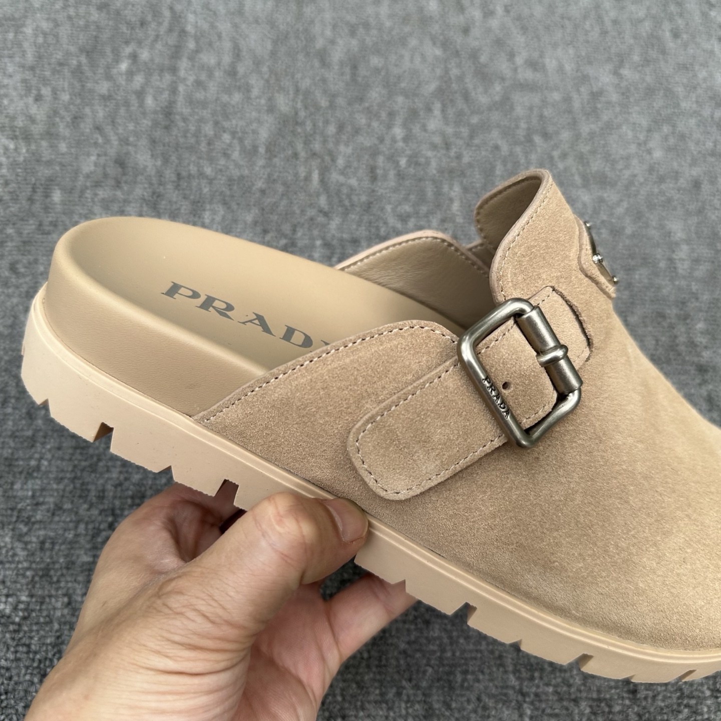 Sục PRADA_thumbnail_7