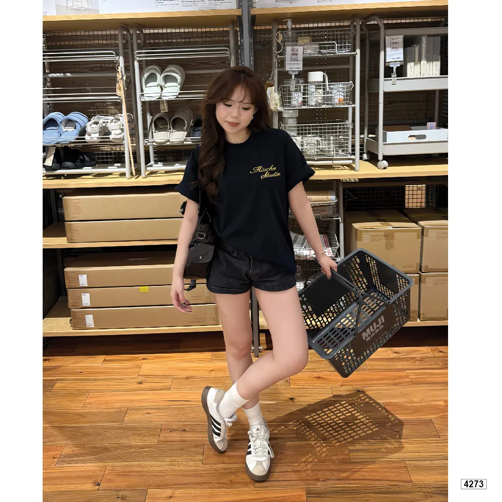 Áo thun form boxy in chữ nghệ thuật Miucho 4273_thumbnail_3
