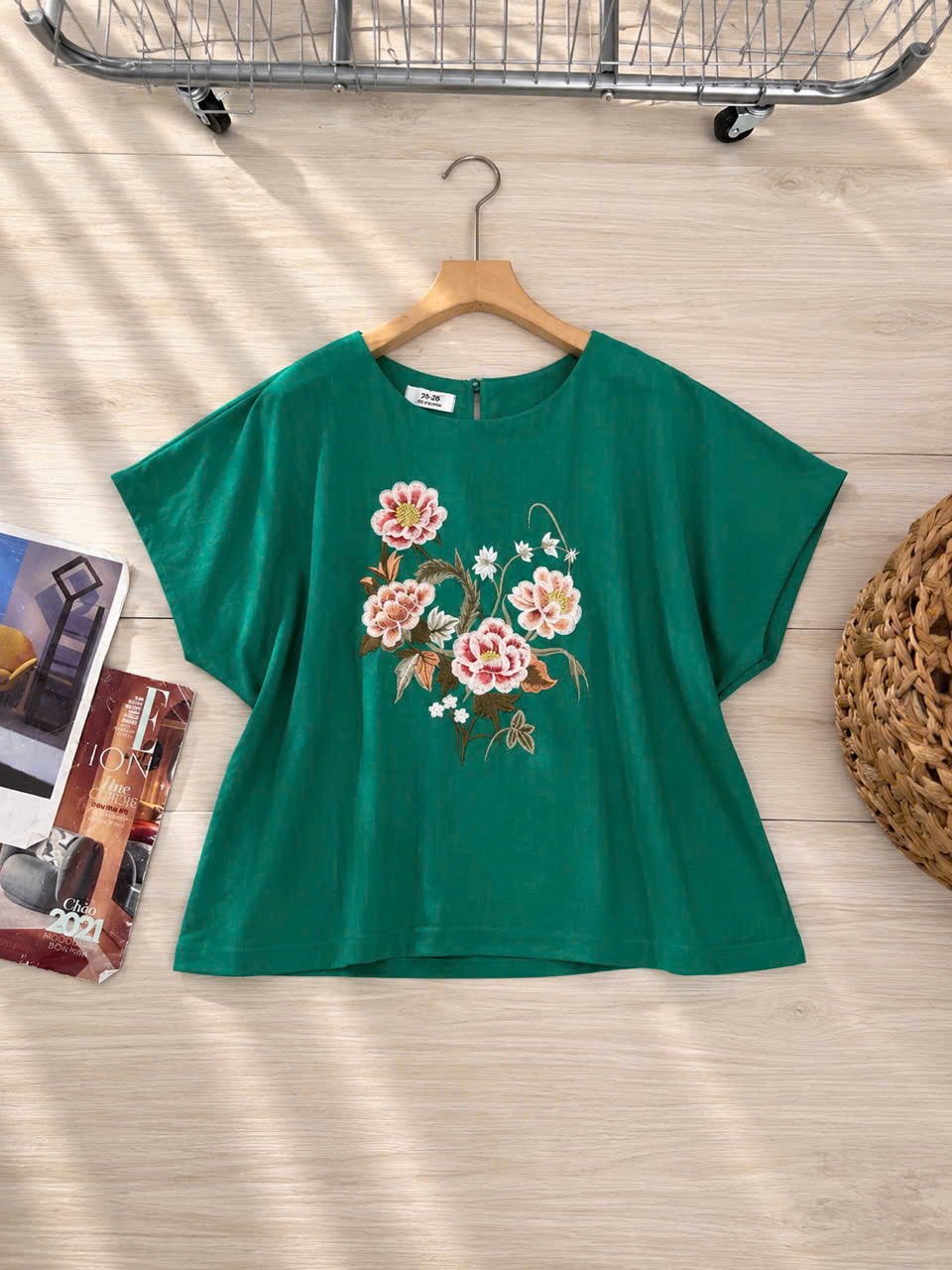 Áo linen gân cánh dơi thêu hoa