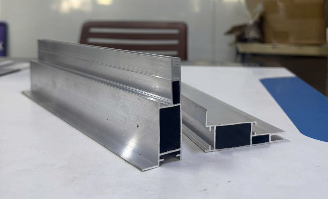 MUA NHÔM LÀM HỘP ĐÈN SIÊU MỎNG GIÁ RẺ Ở ĐÂU?
