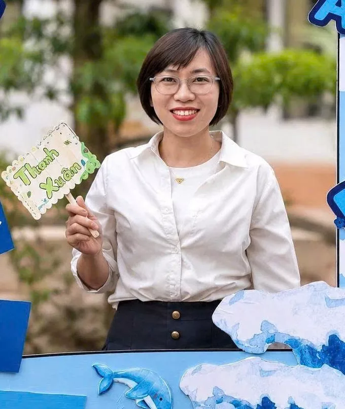 Phan Duyên tại bàn làm việc, Kho sỉ An Khánh