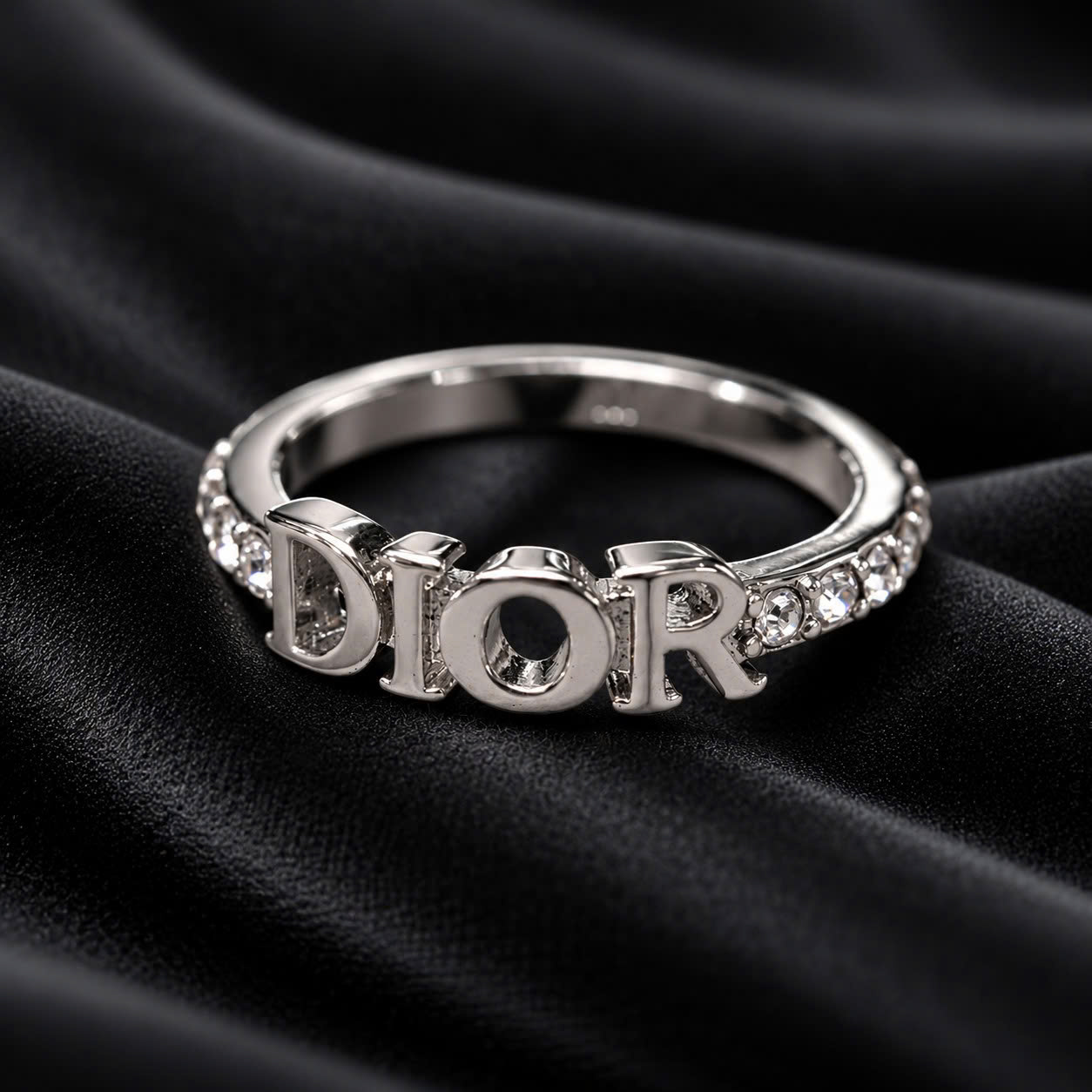 nhẫn kiểu khắc chữ DIOR viền kim cương sang trọng size 6_thumbnail_2