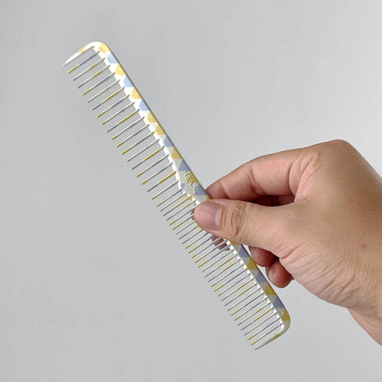 Lược cắt tóc N.B.A.A họa tiết CLA size L 189mm (tặng bình xịt)_thumbnail_6