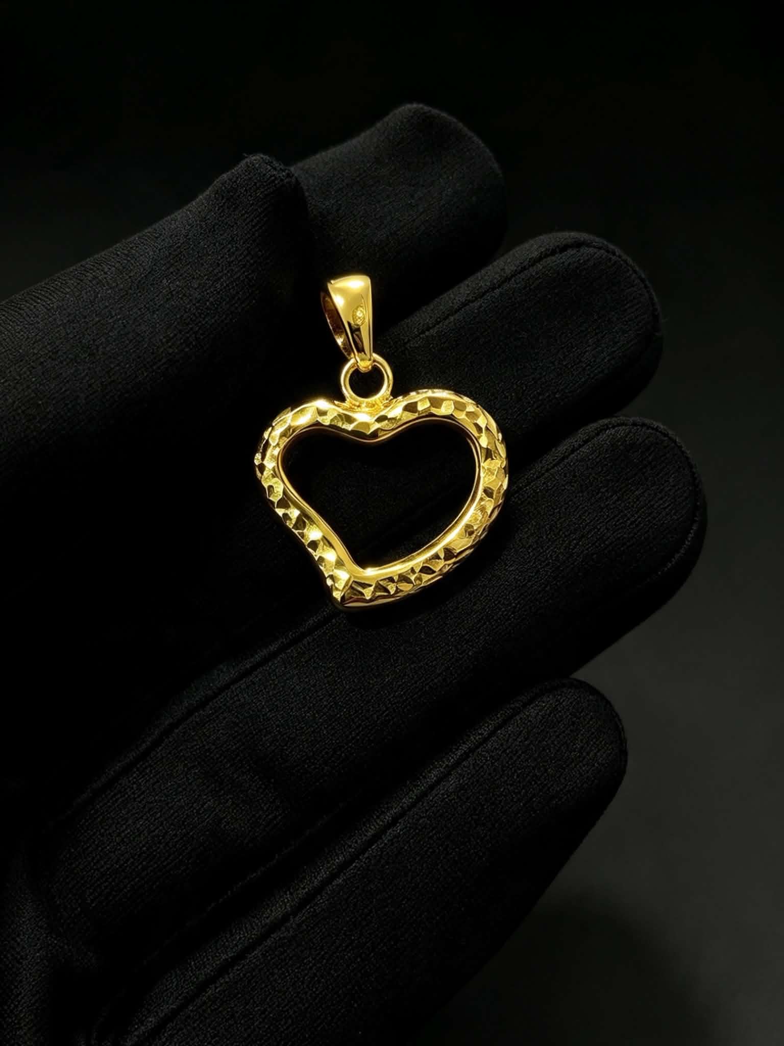 DIACUT OPEN HEART PENDANT SUBASTA