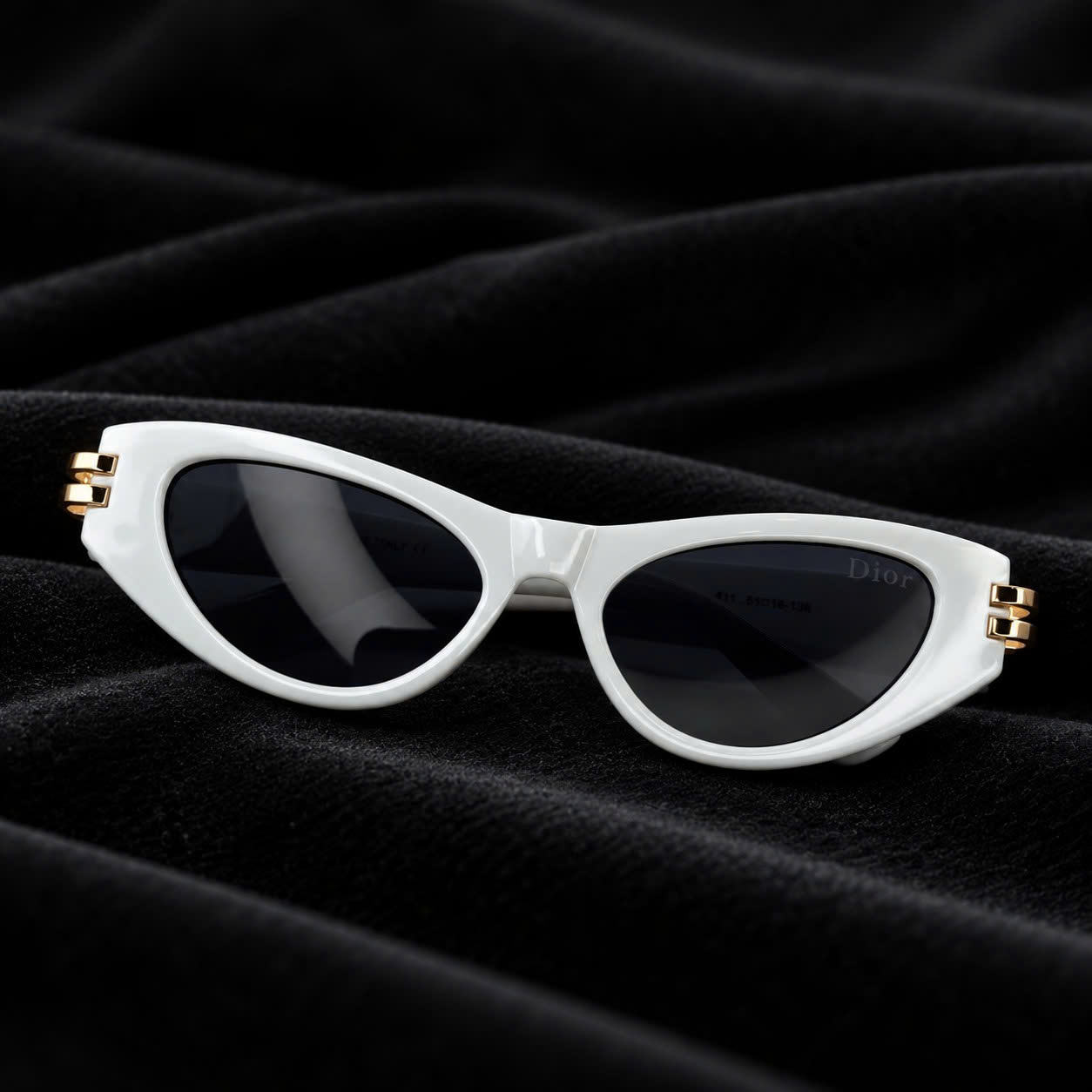Kính mắt Dior trắng