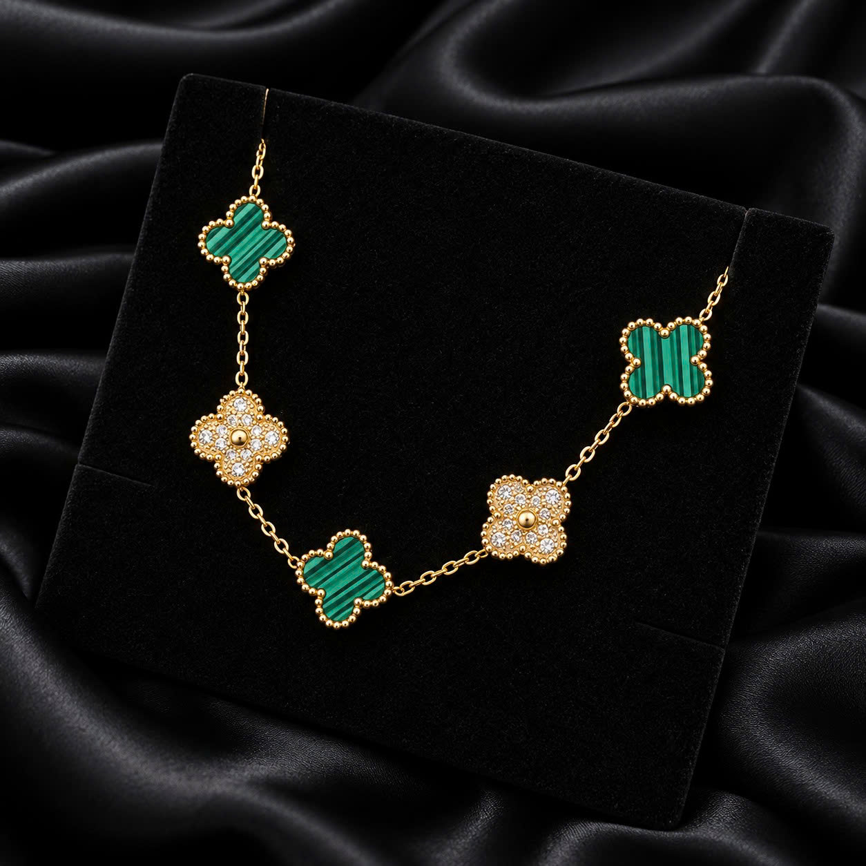 Vòng tay van cleef đá xanh xen kẽ đá kim cương màu vàng_thumbnail_1