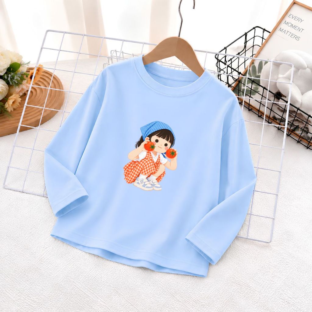 Áo thun dài tay bé gái in hình Cô gái cầm quả cà chua - Loza KT3800_thumbnail_2