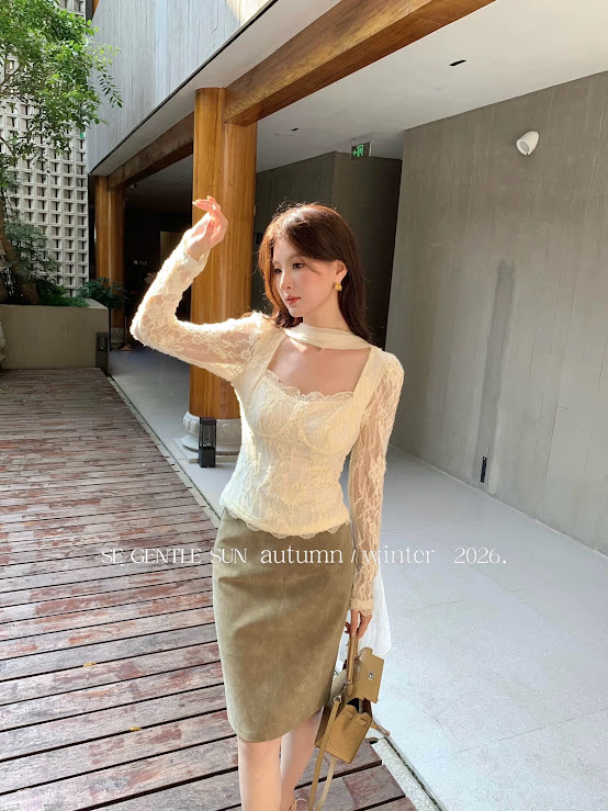 Lucas - Áo sơ mi ren cổ vuông cúp ngực dài tay + khăn voan_thumbnail_1