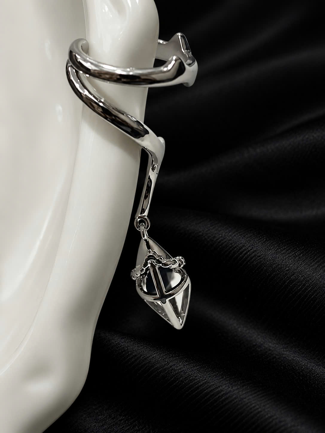 khuyên kẹp vành không cần lỗ thiết kế niche charm rơi tai phải._thumbnail_2