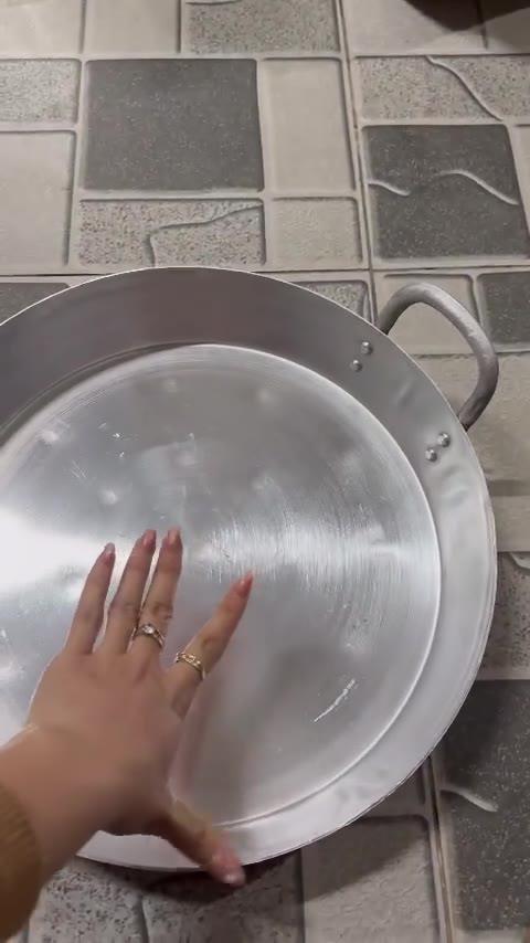 Lòng chảo đáy bằng phẳng, nhẵn