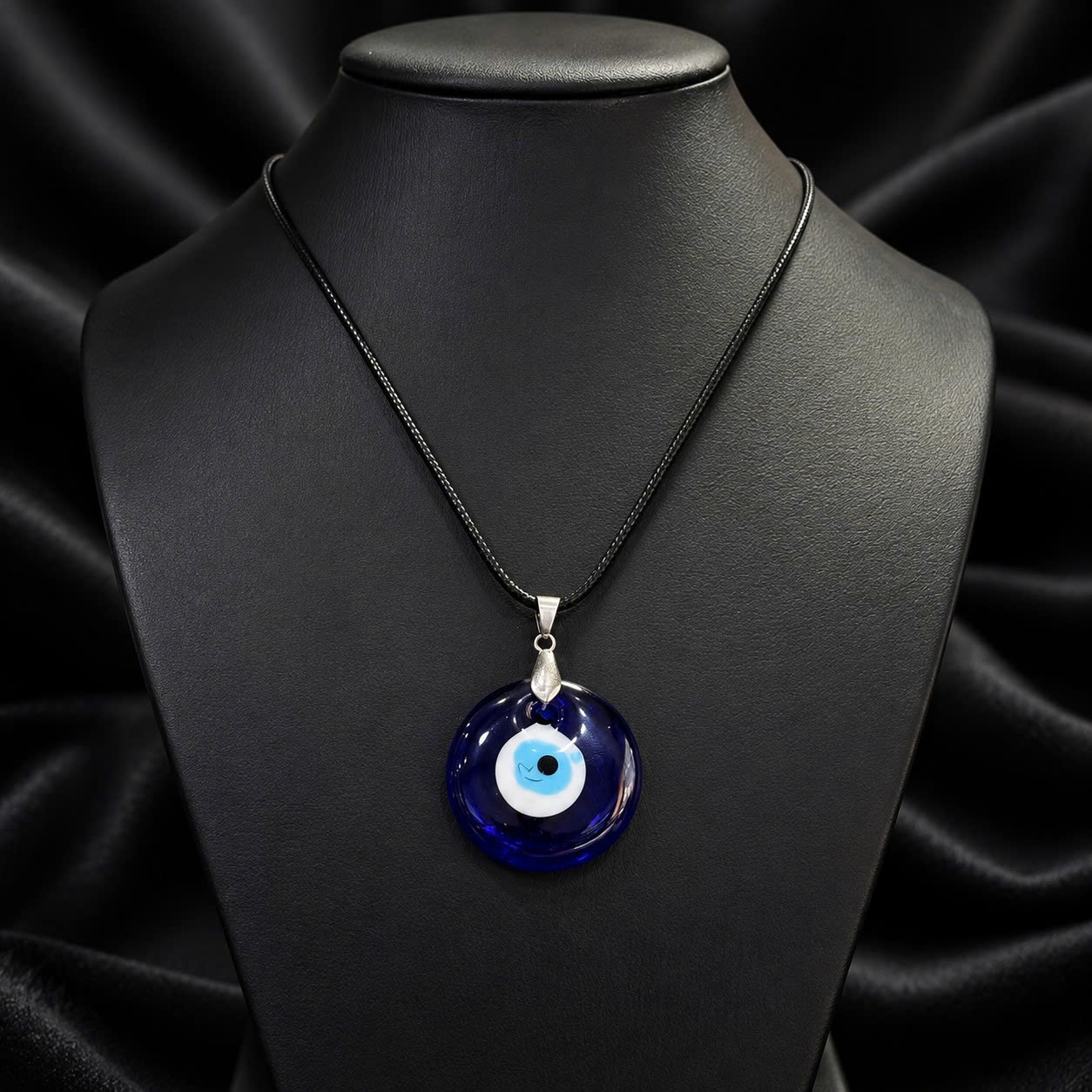 Vòng cổ phong thuỷ devil eye.