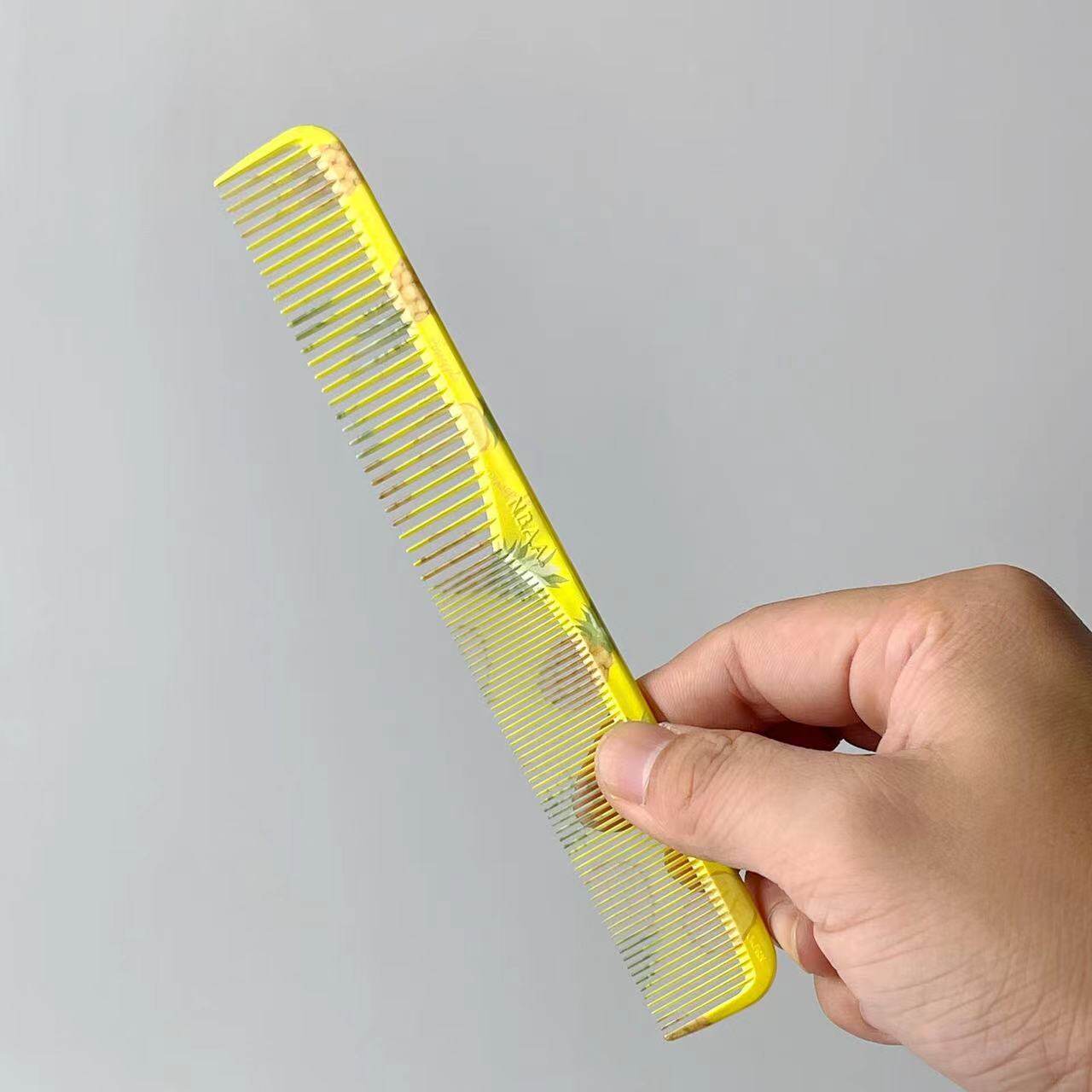 Lược cắt tóc ngắn N.B.A.A họa tiết CMA 180mm (tặng bình xịt)_thumbnail_12
