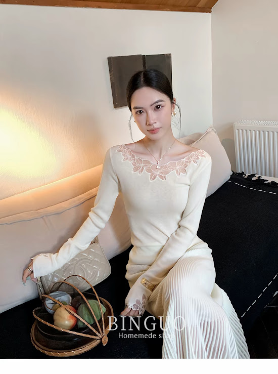 Lucas - Áo len cổ viền hoa trong suốt dài tay gân dọc_thumbnail_0