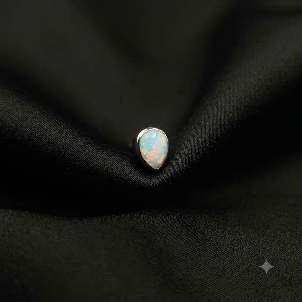 charm cấy titan đá opal trắng xanh giọt nước