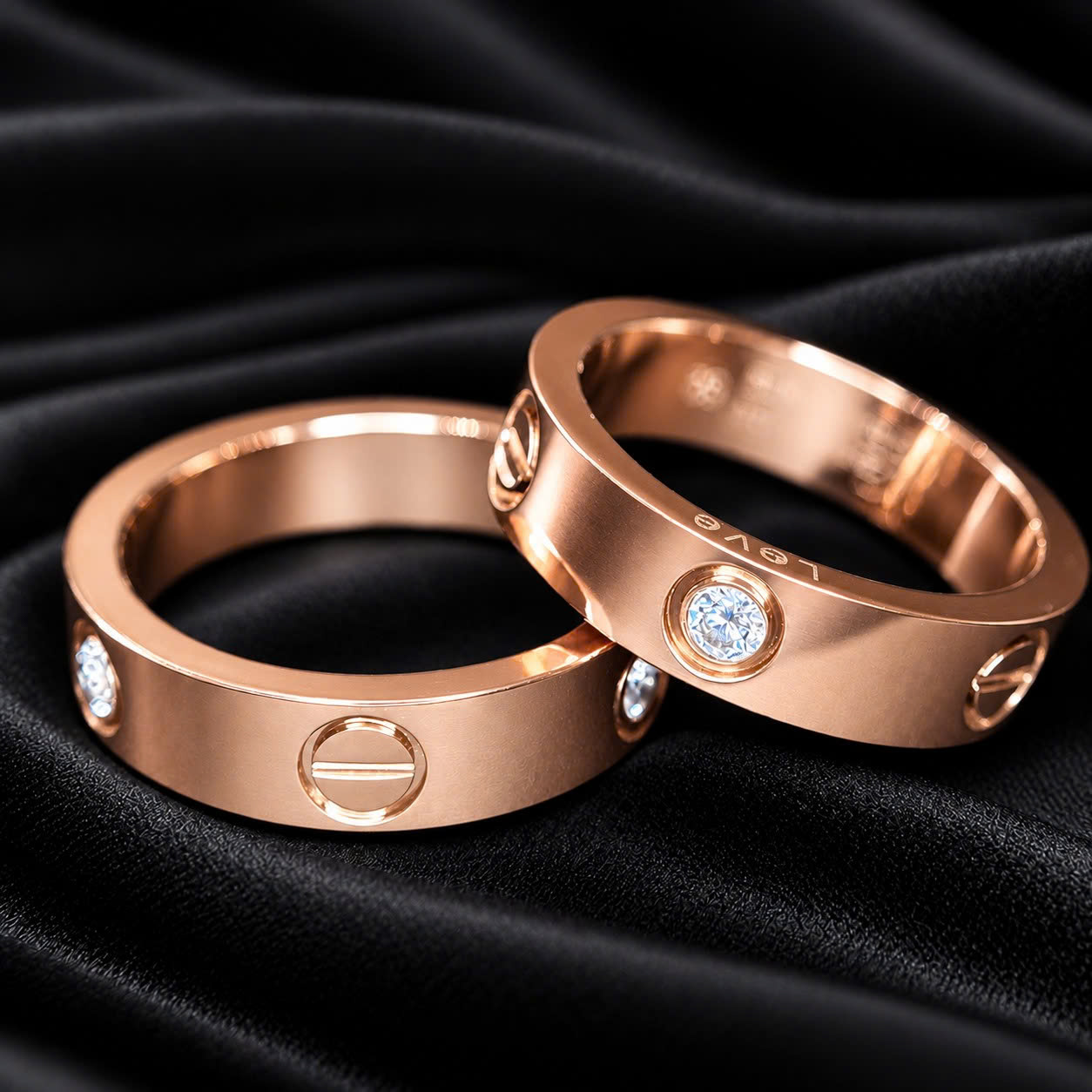 Nhẫn kiểu titan đính đá Cartier vàng hồng size 6
