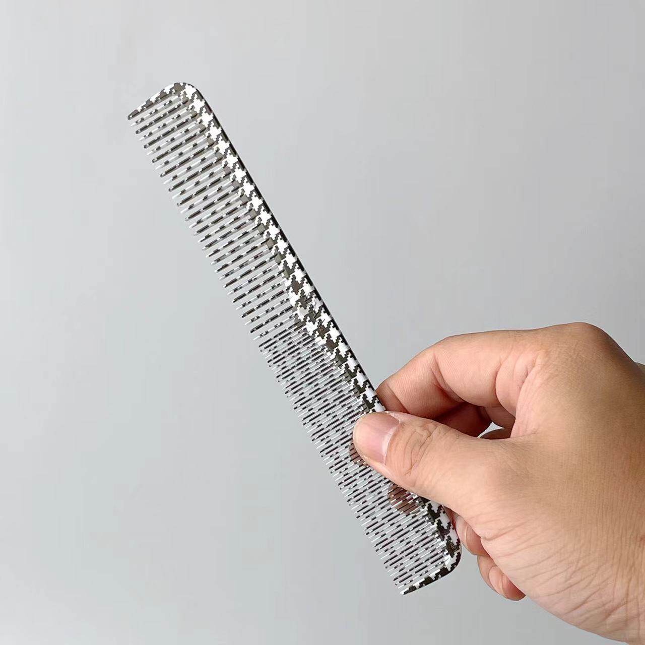 Lược cắt tóc ngắn N.B.A.A họa tiết CMA 180mm (tặng bình xịt)_thumbnail_10
