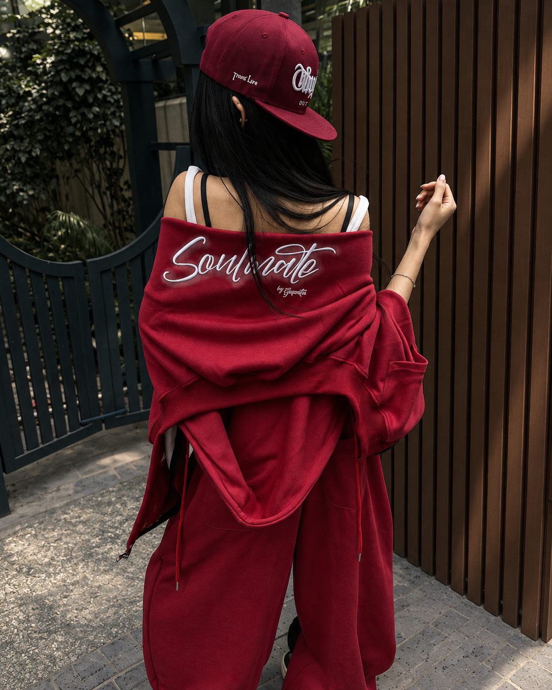 gupo-hoodie-sweats-4x5