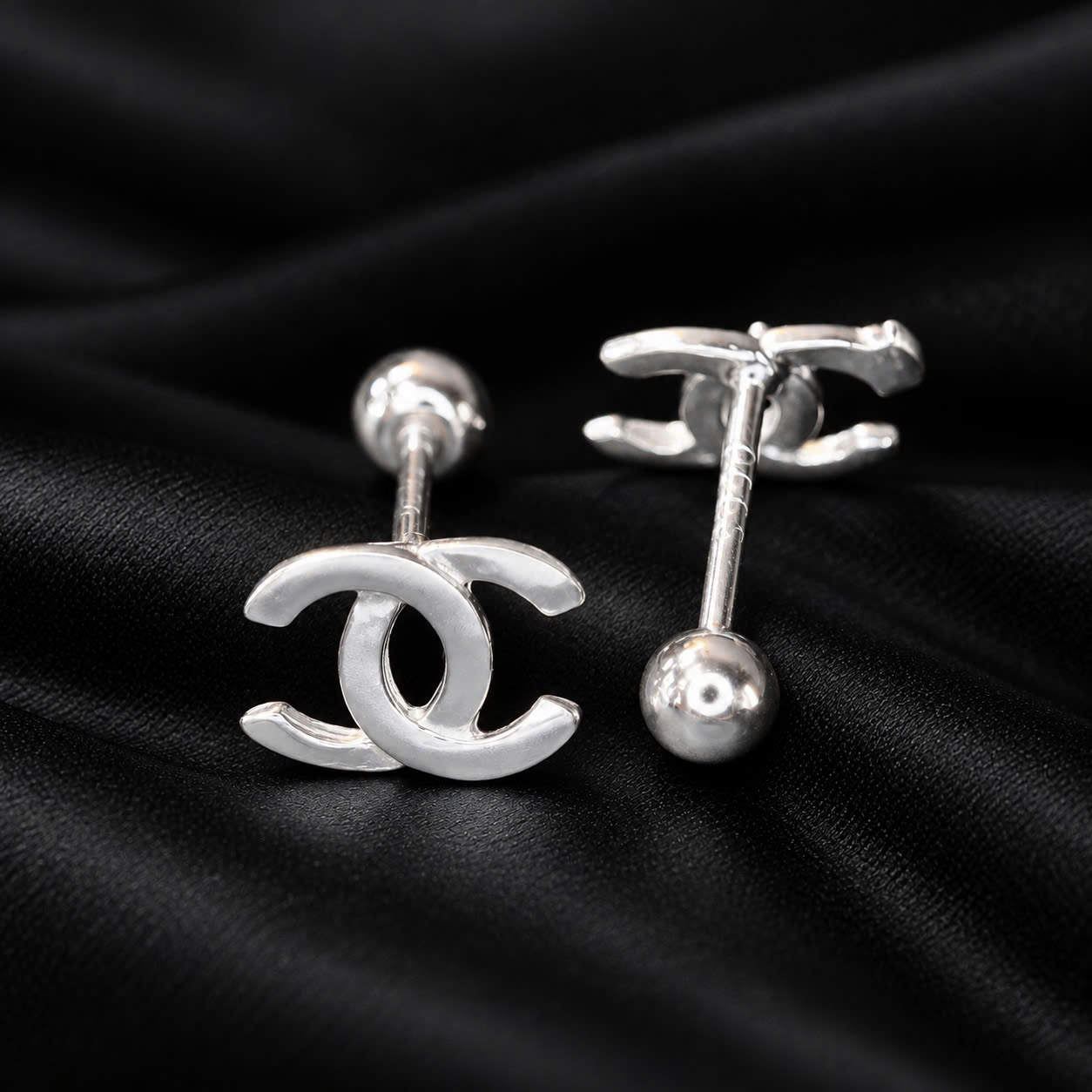 Khuyên kiểu bạc trơn chanel