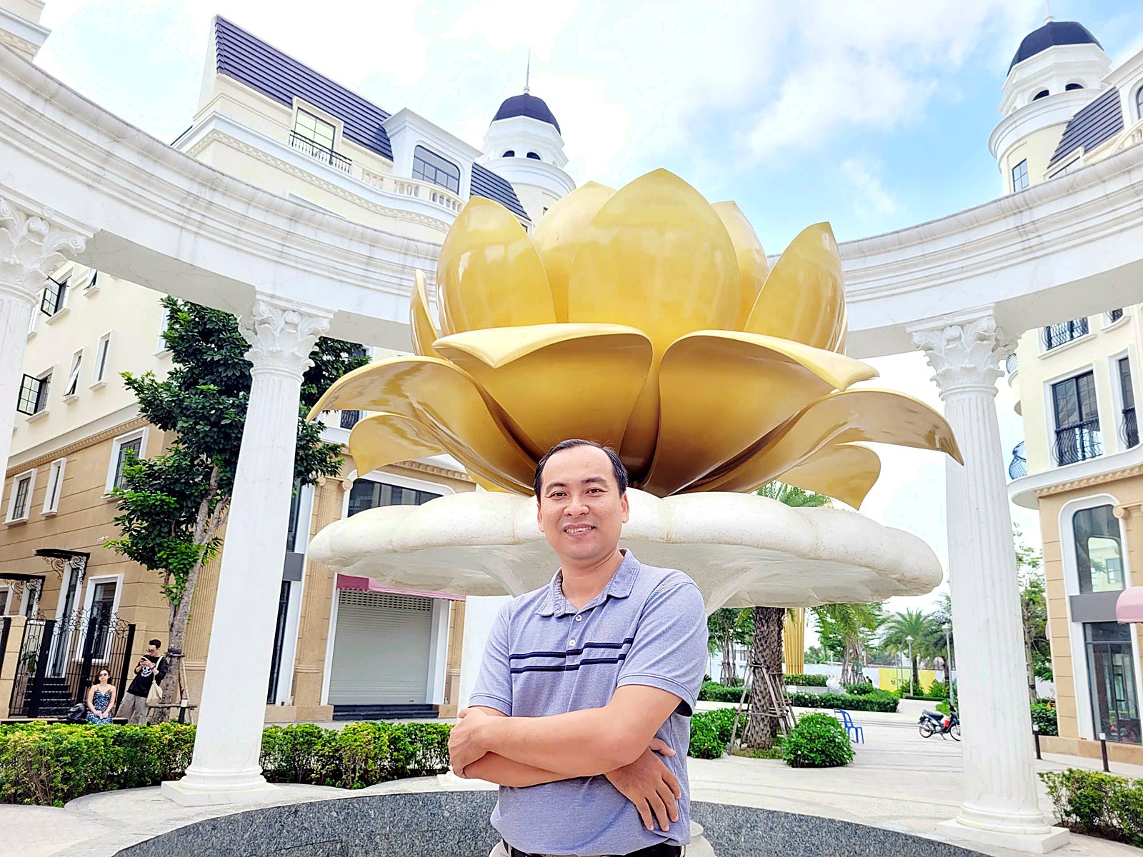 Tuấn Golden tại Quảng trường Hoa Sen