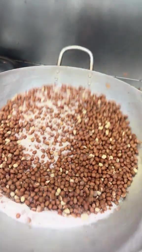 Rang lạc trong chảo sâu lòng