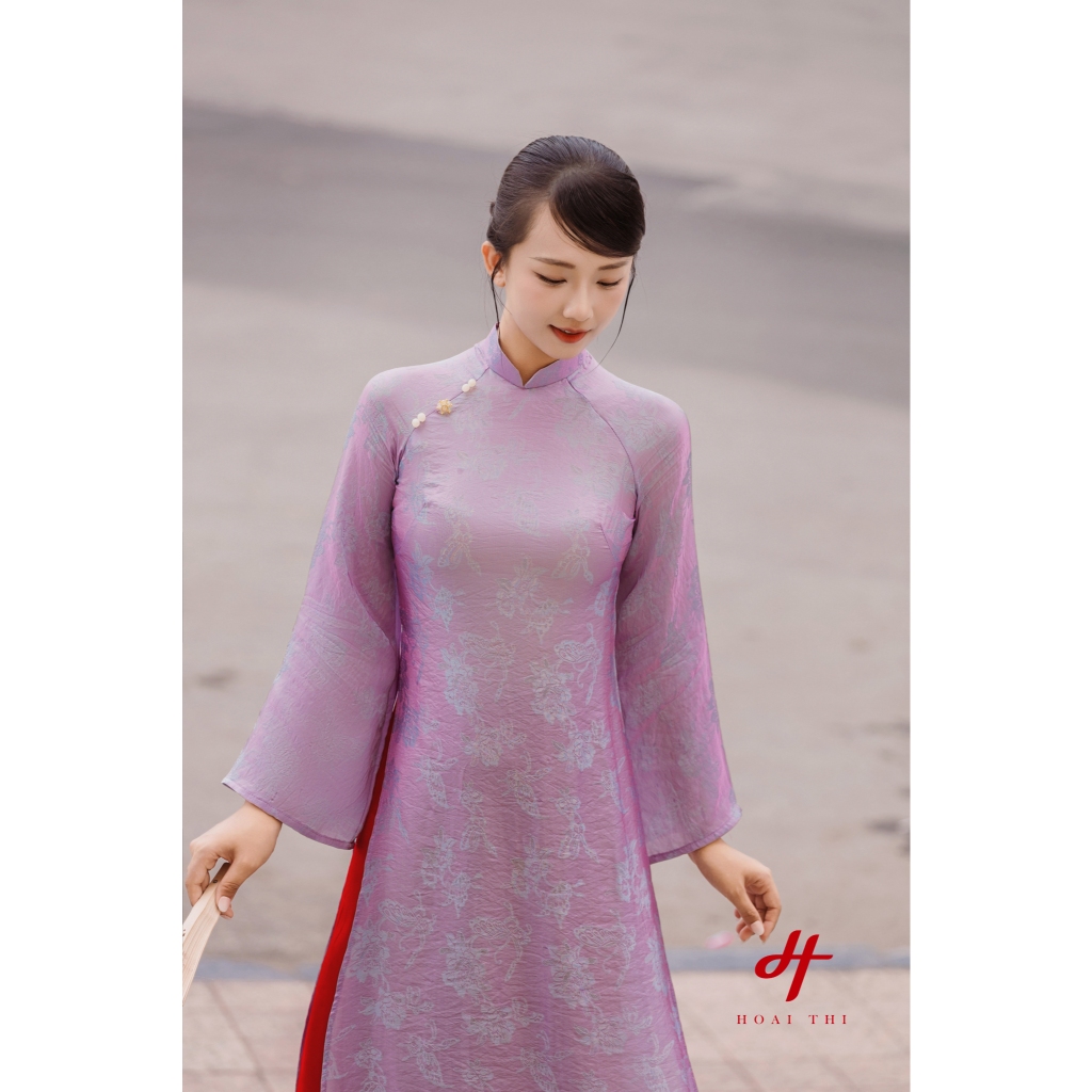 Áo dài cách tân Tiểu Mộc Hoa Chất liệu lụa gấm mỏng nhẹ, chạm mát tay, tôn lên diện mạo trang nhã | Hoài Thị - BST Sắc_thumbnail_5