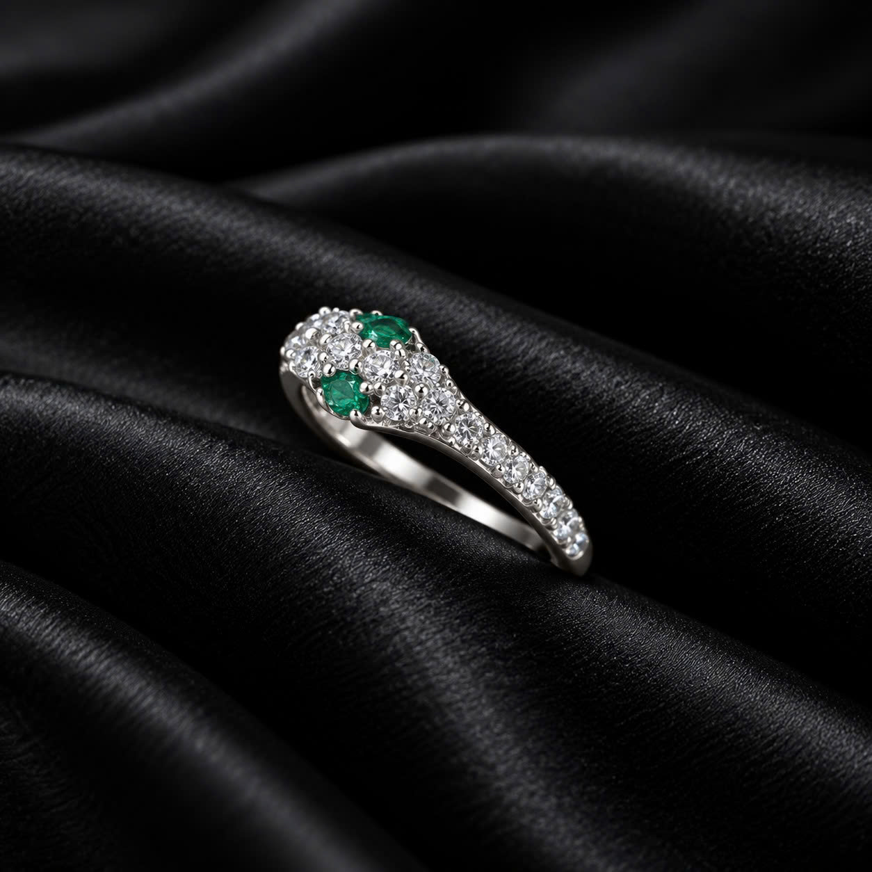 Vòng bẻ rắn mắt xanh size 8.