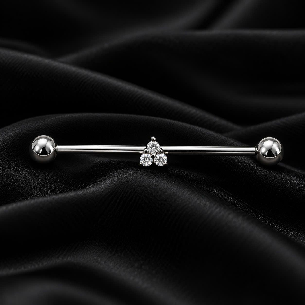 industrial titan charm ba kim cương trắng dài 38 bi 5
