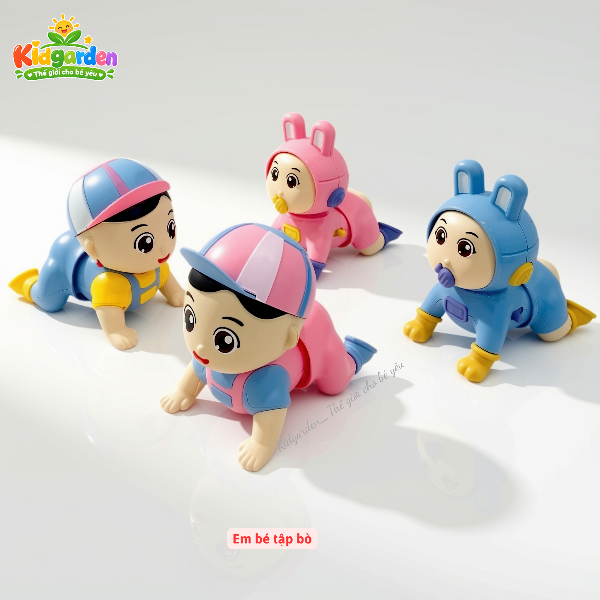 Em bé tập bò