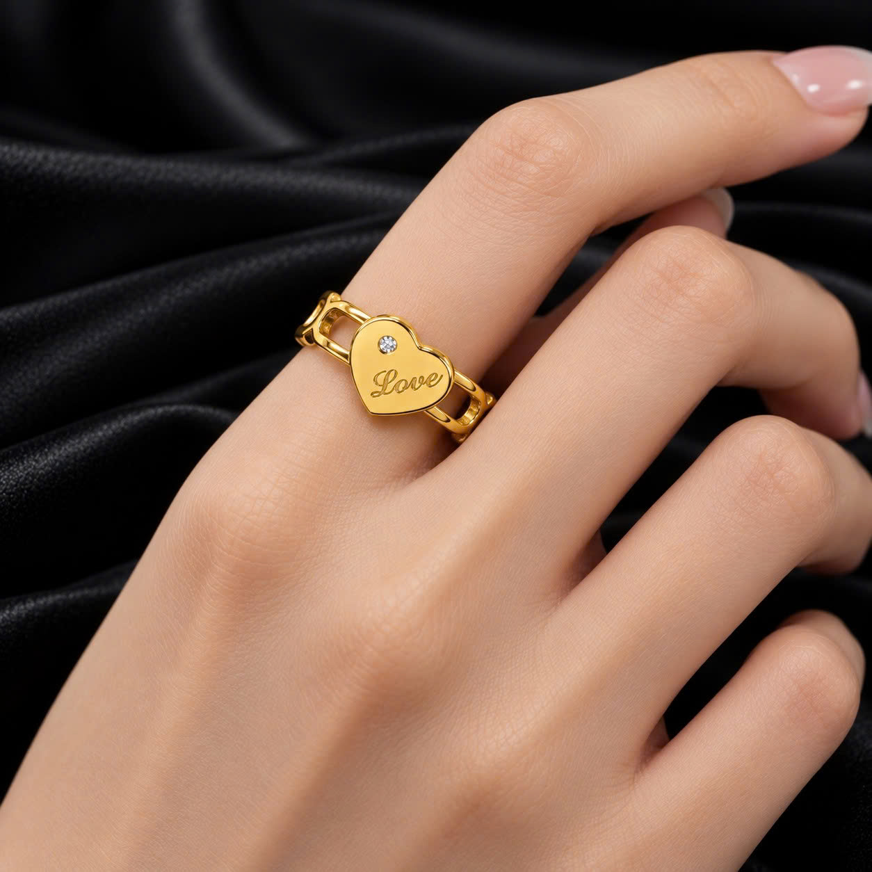 nhẫn kiểu titan vàng viền rỗng trái tim Love size 7_thumbnail_3