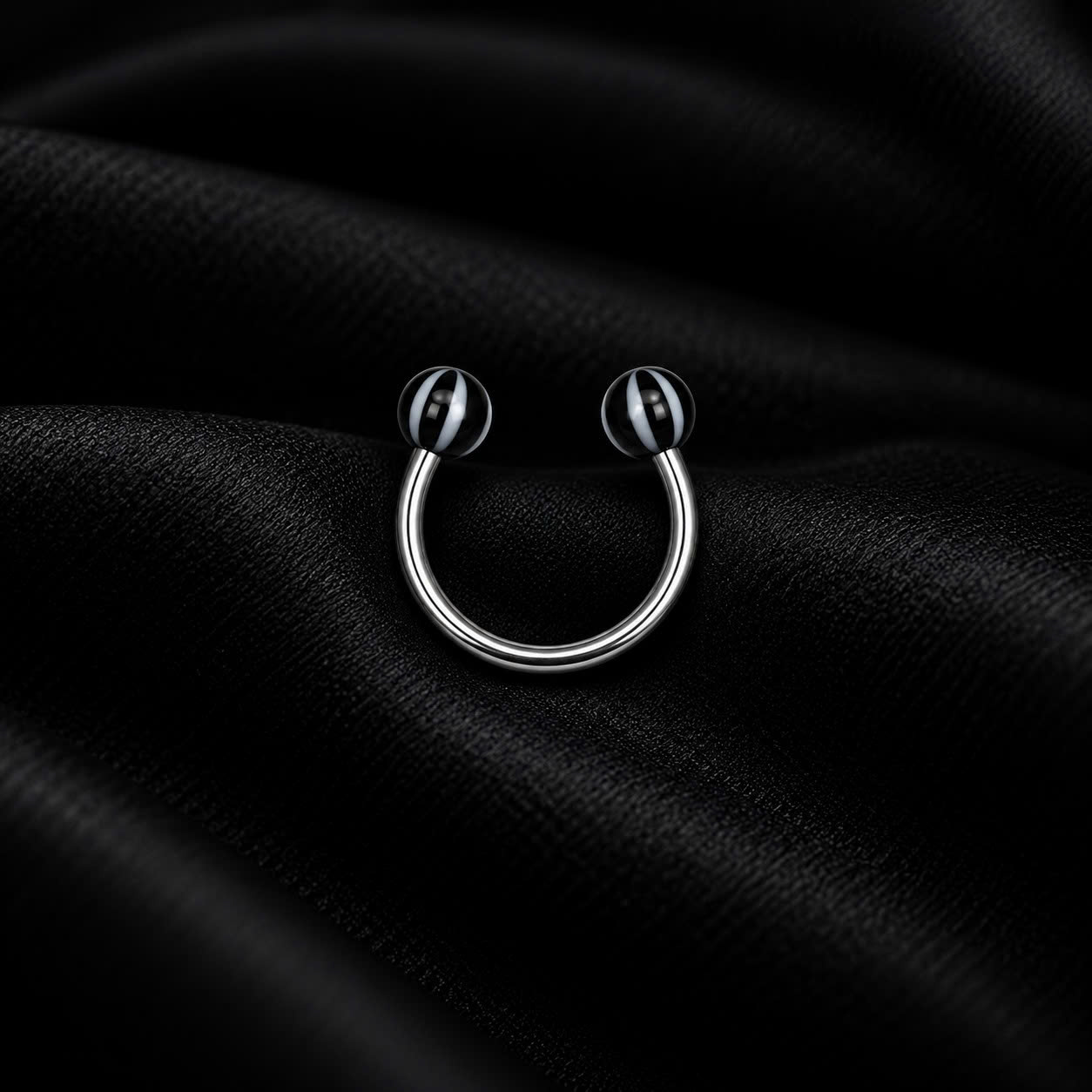 Septum bi đen sọc trắng._thumbnail_2