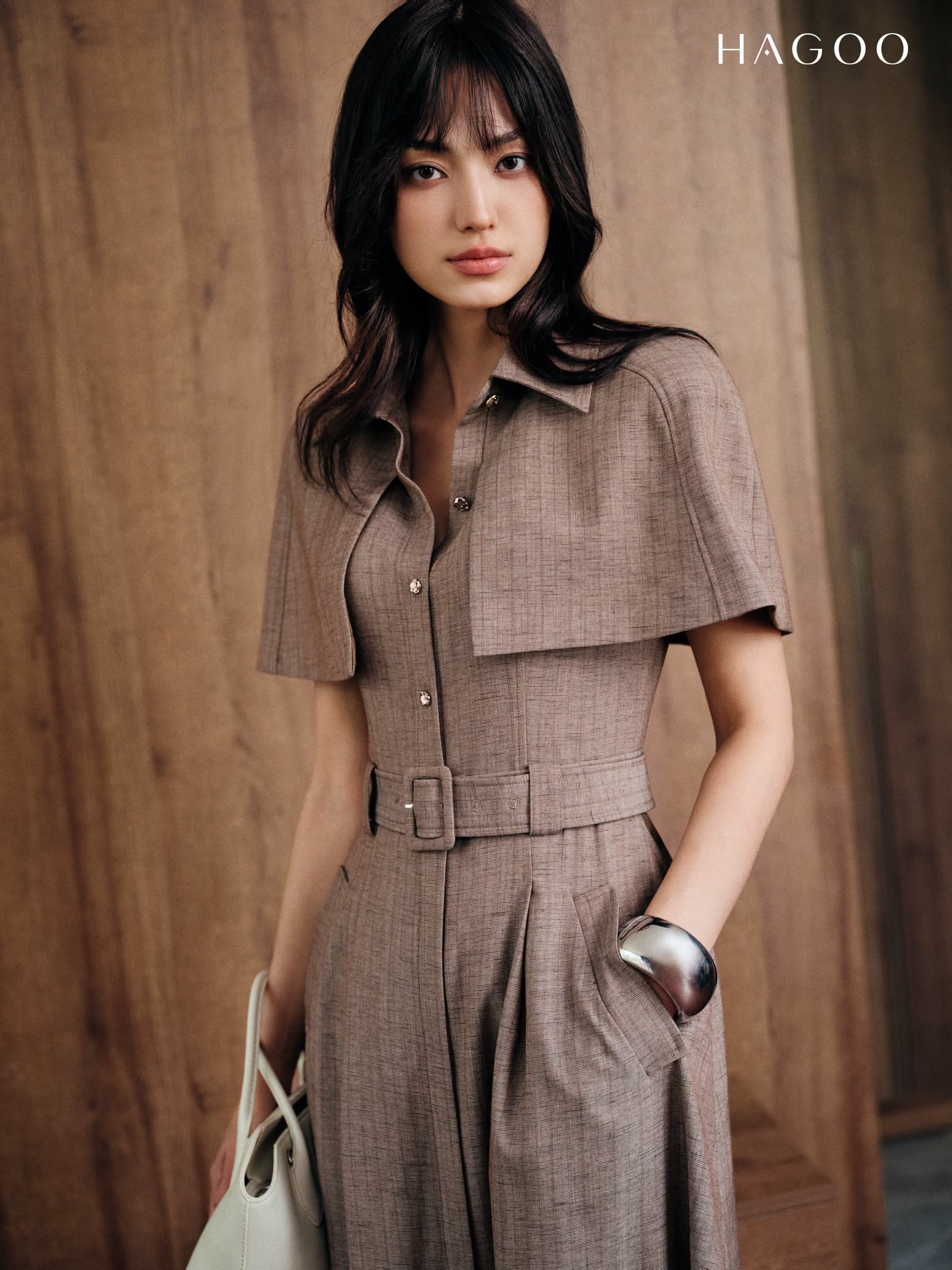 Váy dài xếp ly choàng cape HAGOO_thumbnail_2