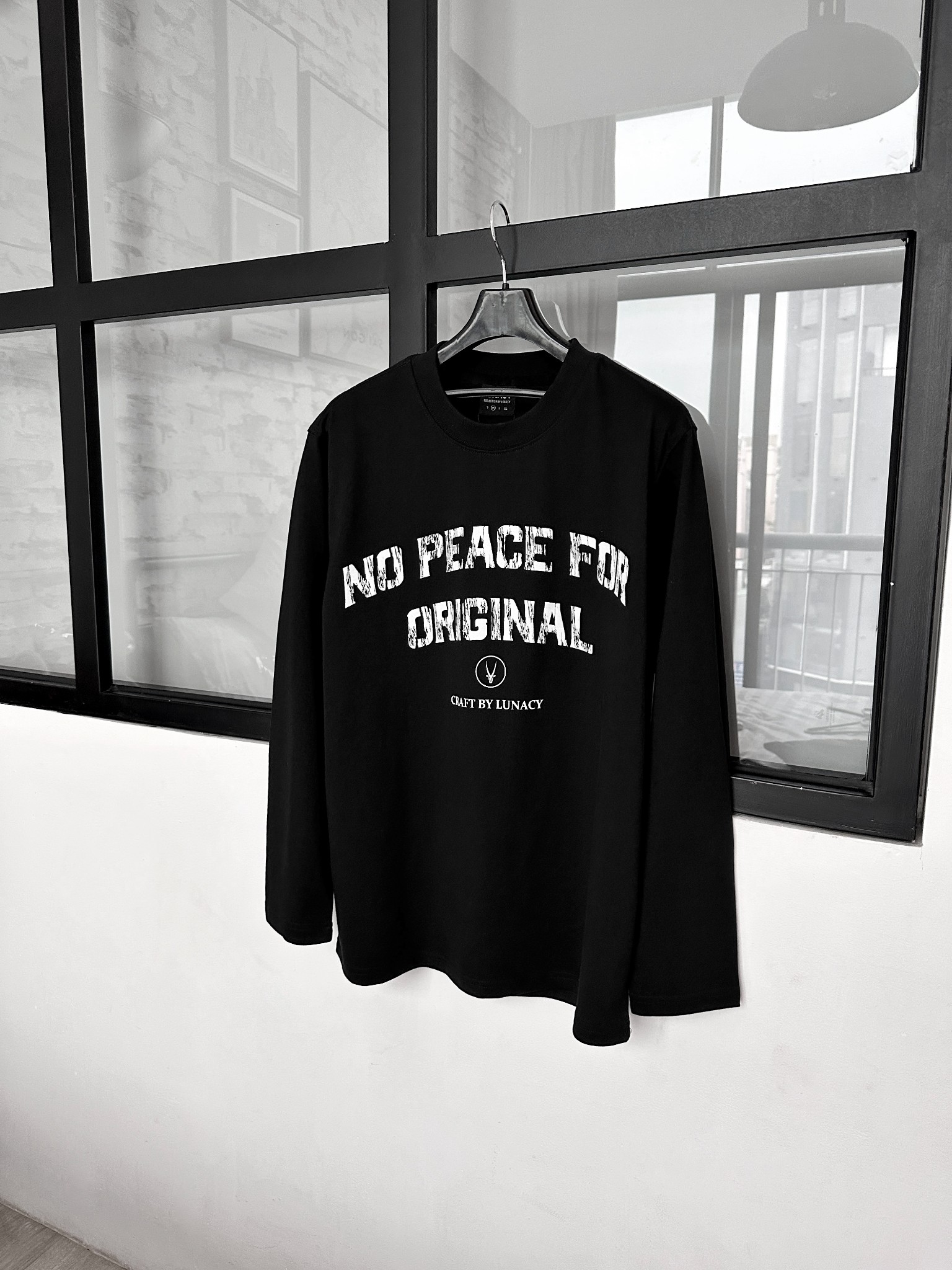 Áo tay dài No Peace