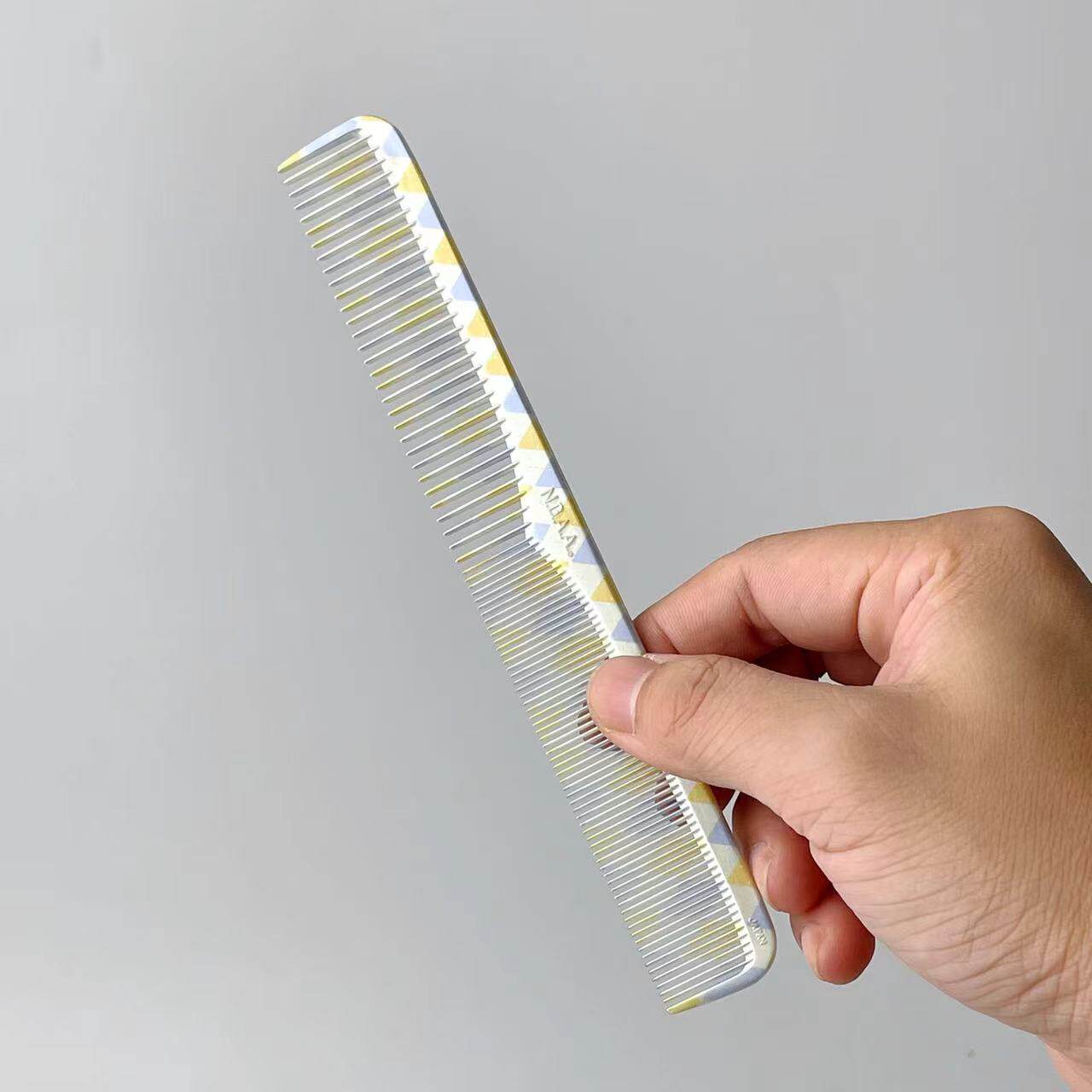 Lược cắt tóc ngắn N.B.A.A họa tiết CMA 180mm (tặng bình xịt)_thumbnail_6