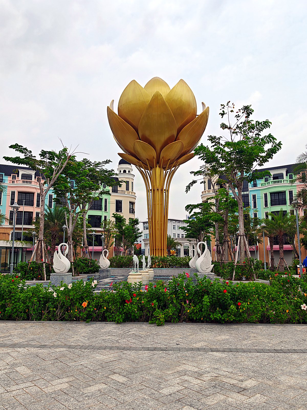 Quảng trường Hoa Sen thực tế