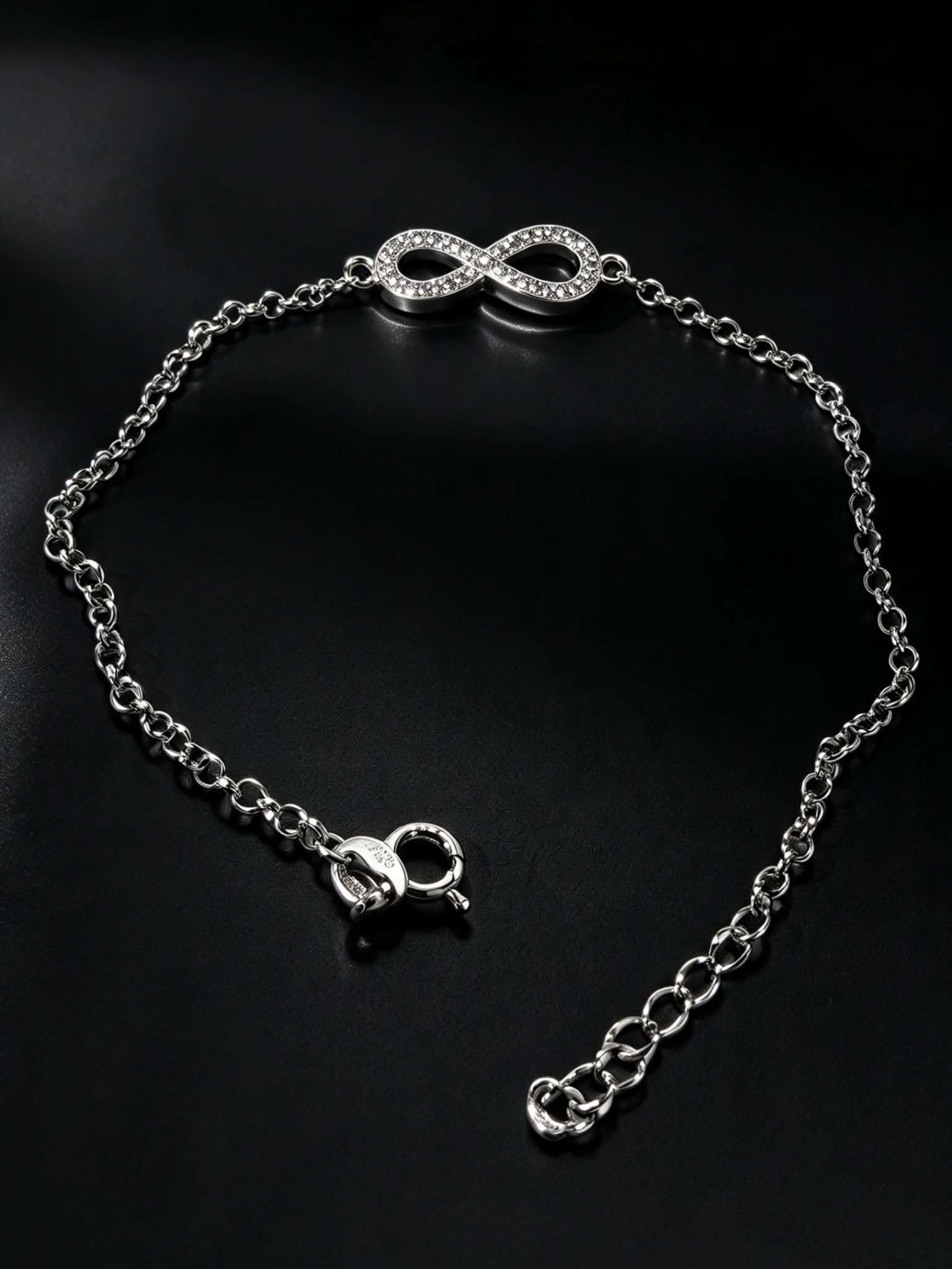 INFINITY CENTERED BRACELET SILVER
