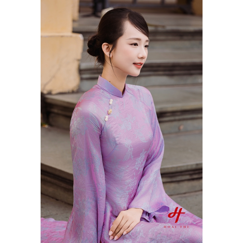 Áo dài cách tân Tiểu Mộc Hoa Chất liệu lụa gấm mỏng nhẹ, chạm mát tay, tôn lên diện mạo trang nhã | Hoài Thị - BST Sắc_thumbnail_3