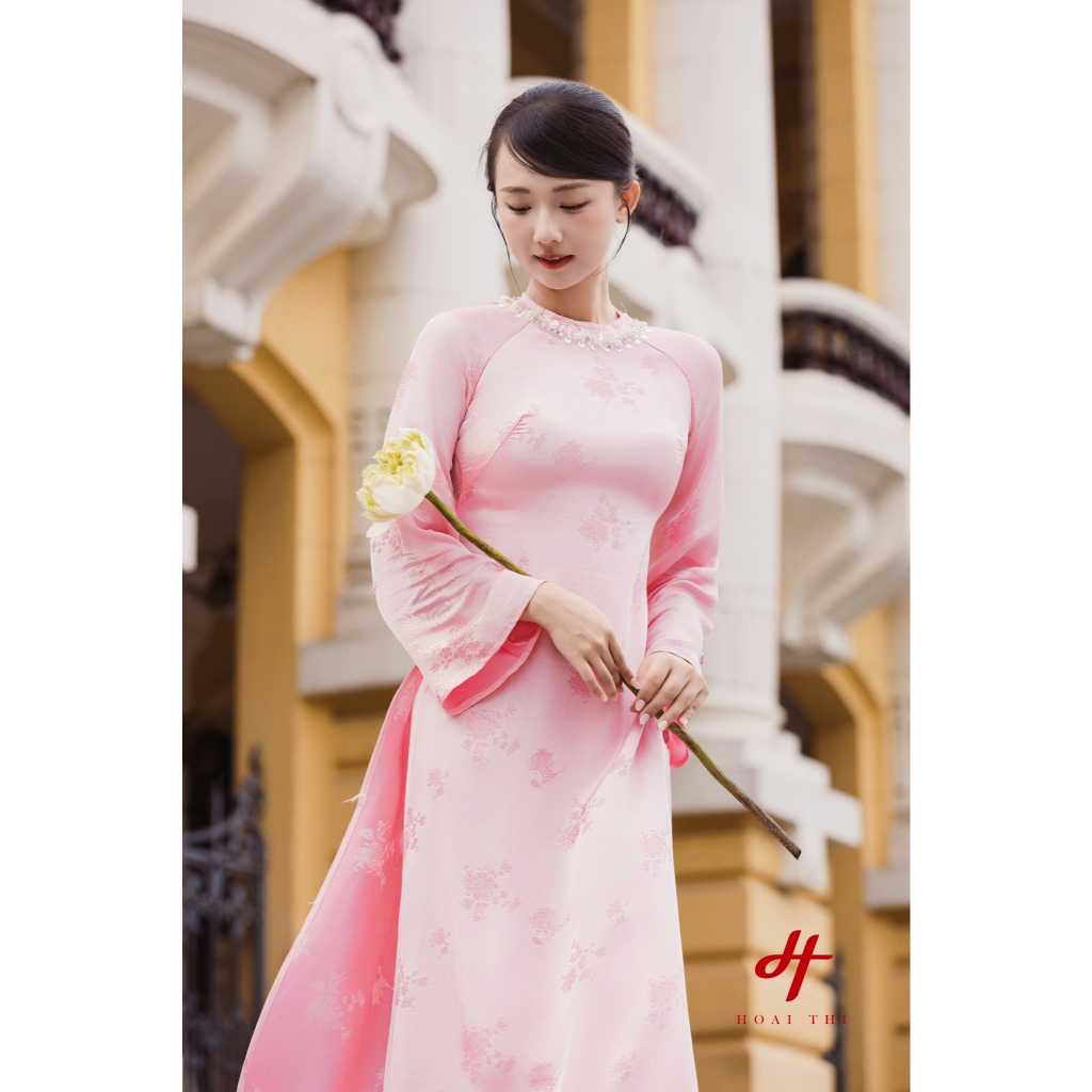 Áo dài cách tân Hồng Châu Sa Cổ đính đá tinh tế, dáng được cắt may tỉ mỉ, chất liệu lụa gấm | Hoài Thị - BST Sắc_thumbnail_3