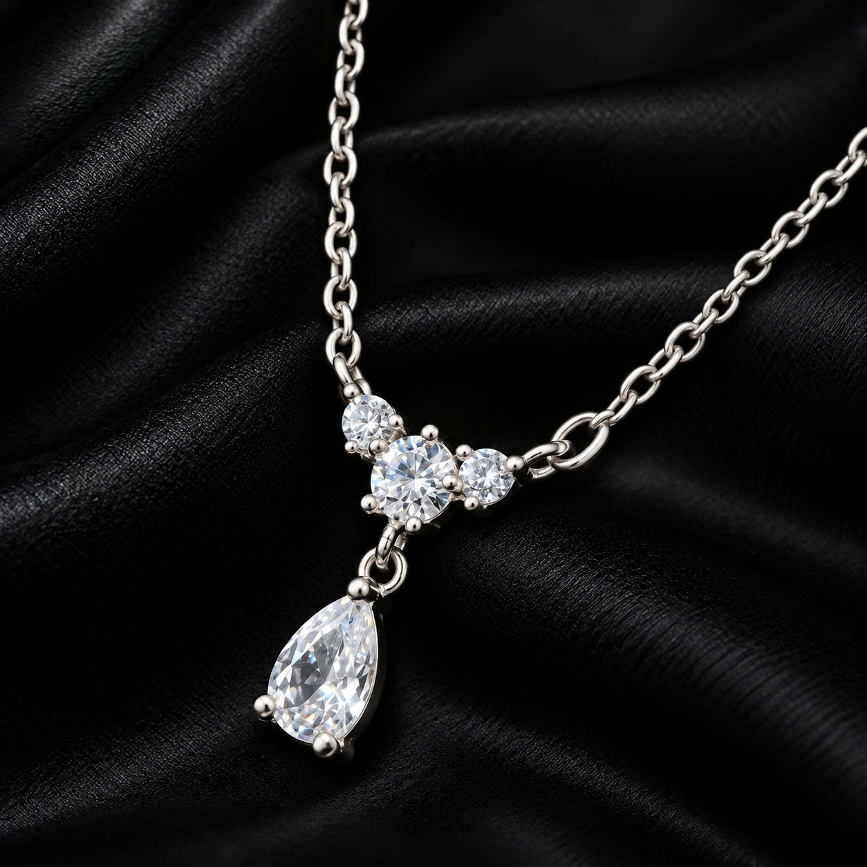 vòng cổ bạc s925 ba kim cương charm giọt nước.