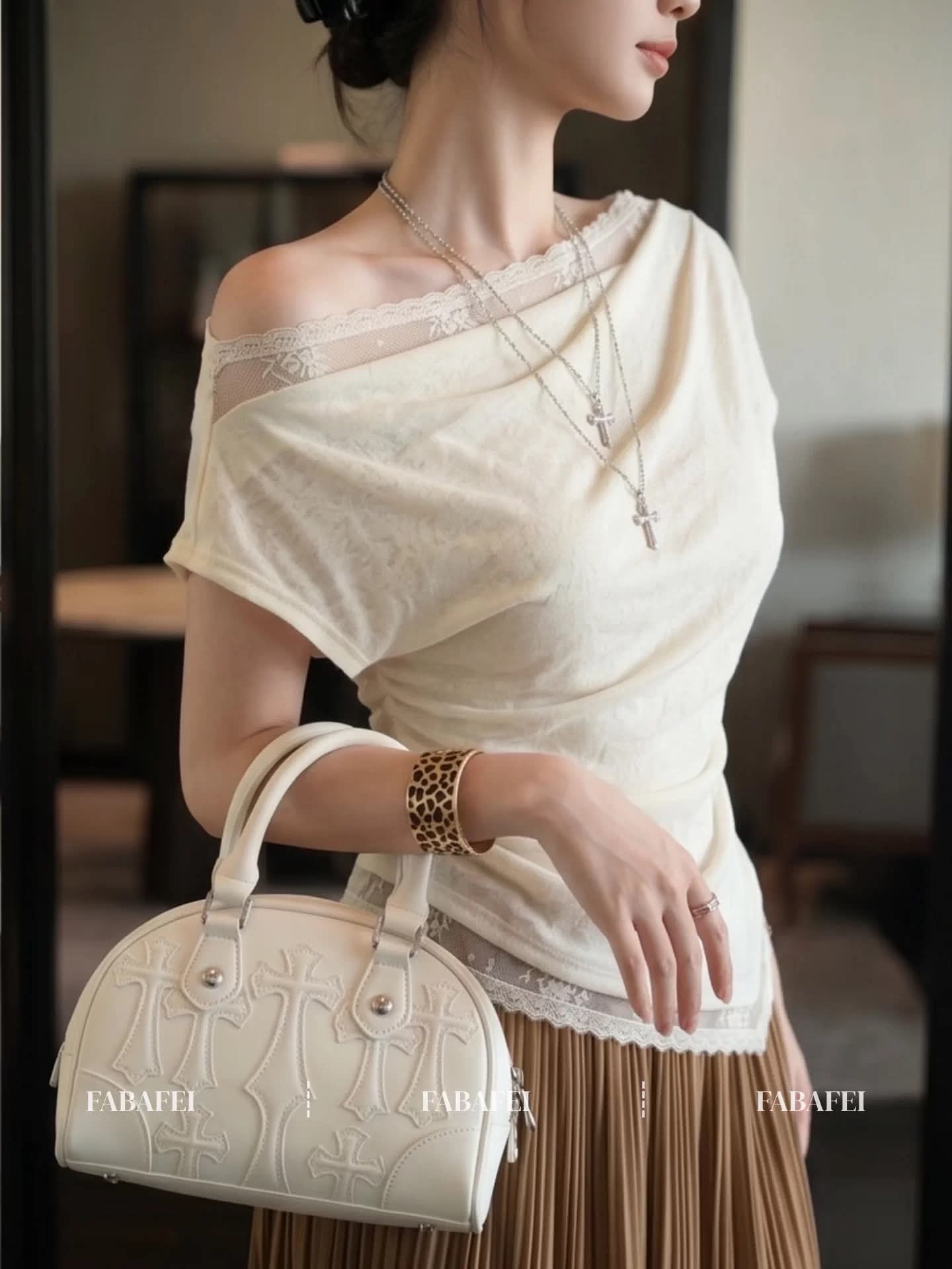 Lucas - Áo thun cộc tay cổ đổi phối ren ngực, gấu xéo viền ren_thumbnail_3