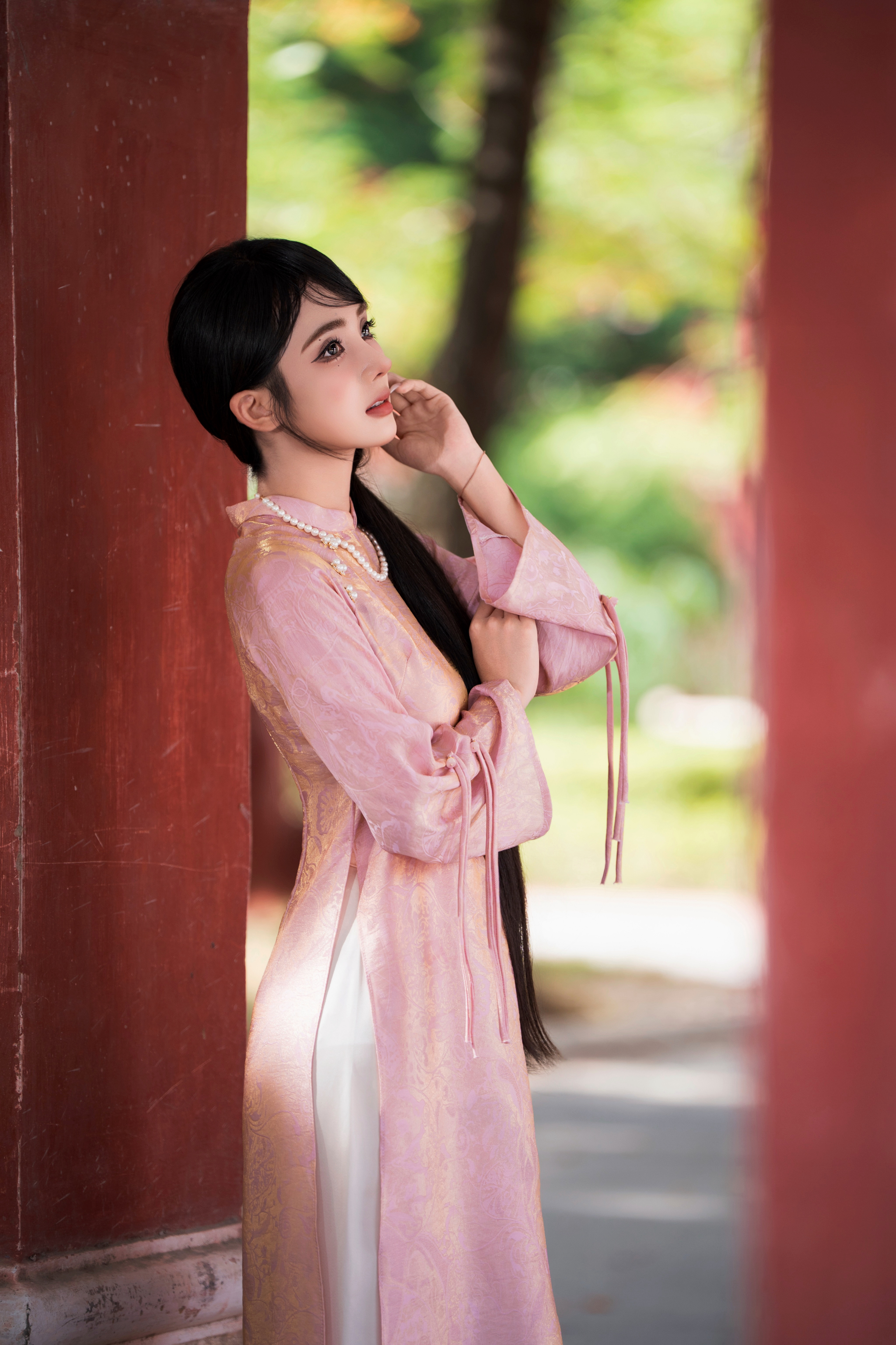 Áo dài cách tân Mộc Lan Hoa tiết tinh tế, chất liệu gấm lụa bay bổng, nhẹ nhàng | Hoài Thị - BST Sắc_thumbnail_4