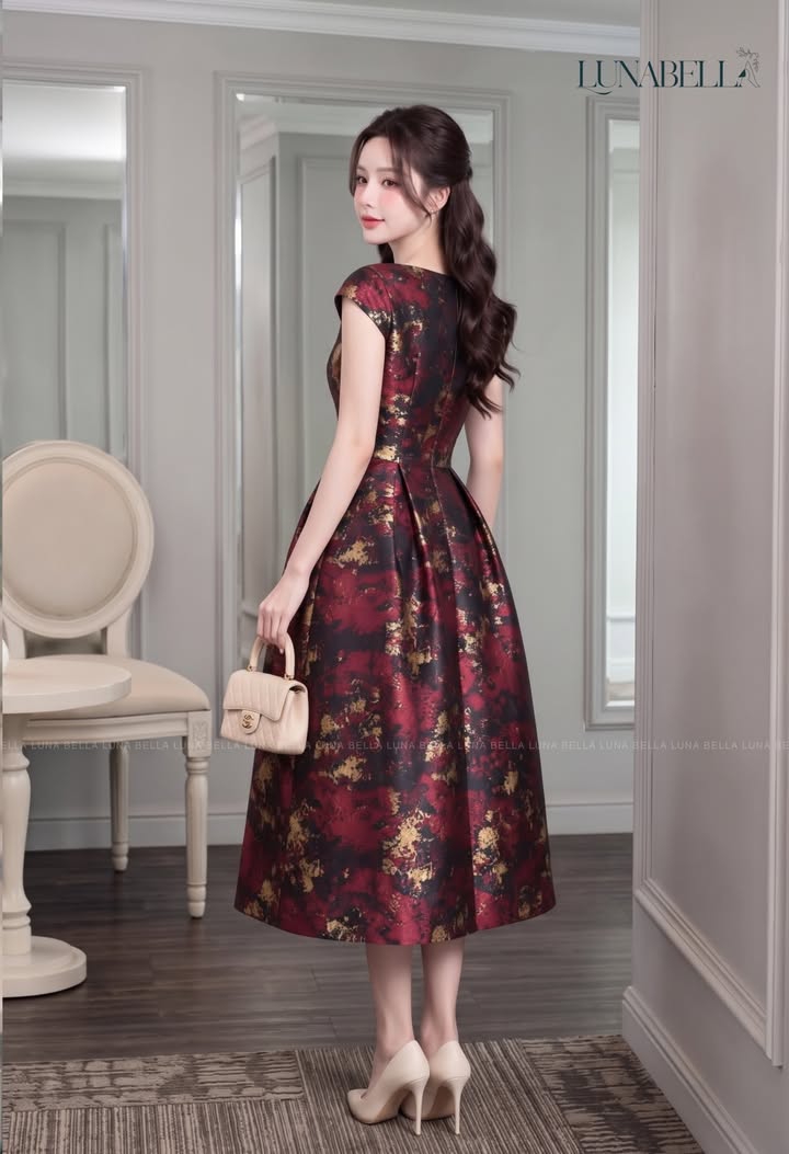 Váy xoé hoạ tiết ánh kim tay chờm RINA màu ĐEN_thumbnail_1