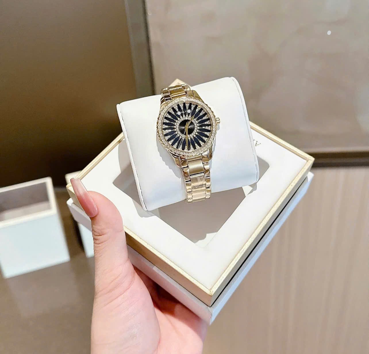 ĐỒNG HỒ NỮ XÁCH TAY STORE M K 6892