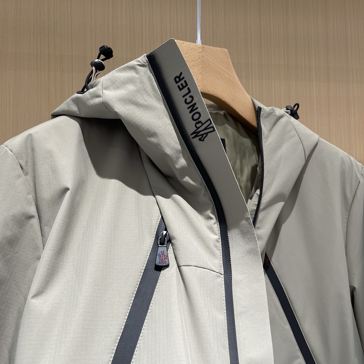 Áo Khoác Moncler