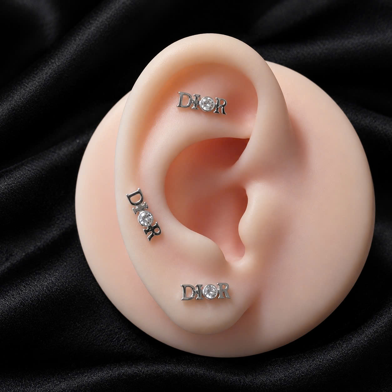Khuyên kiểu bạc chữ dior đính đá_thumbnail_3