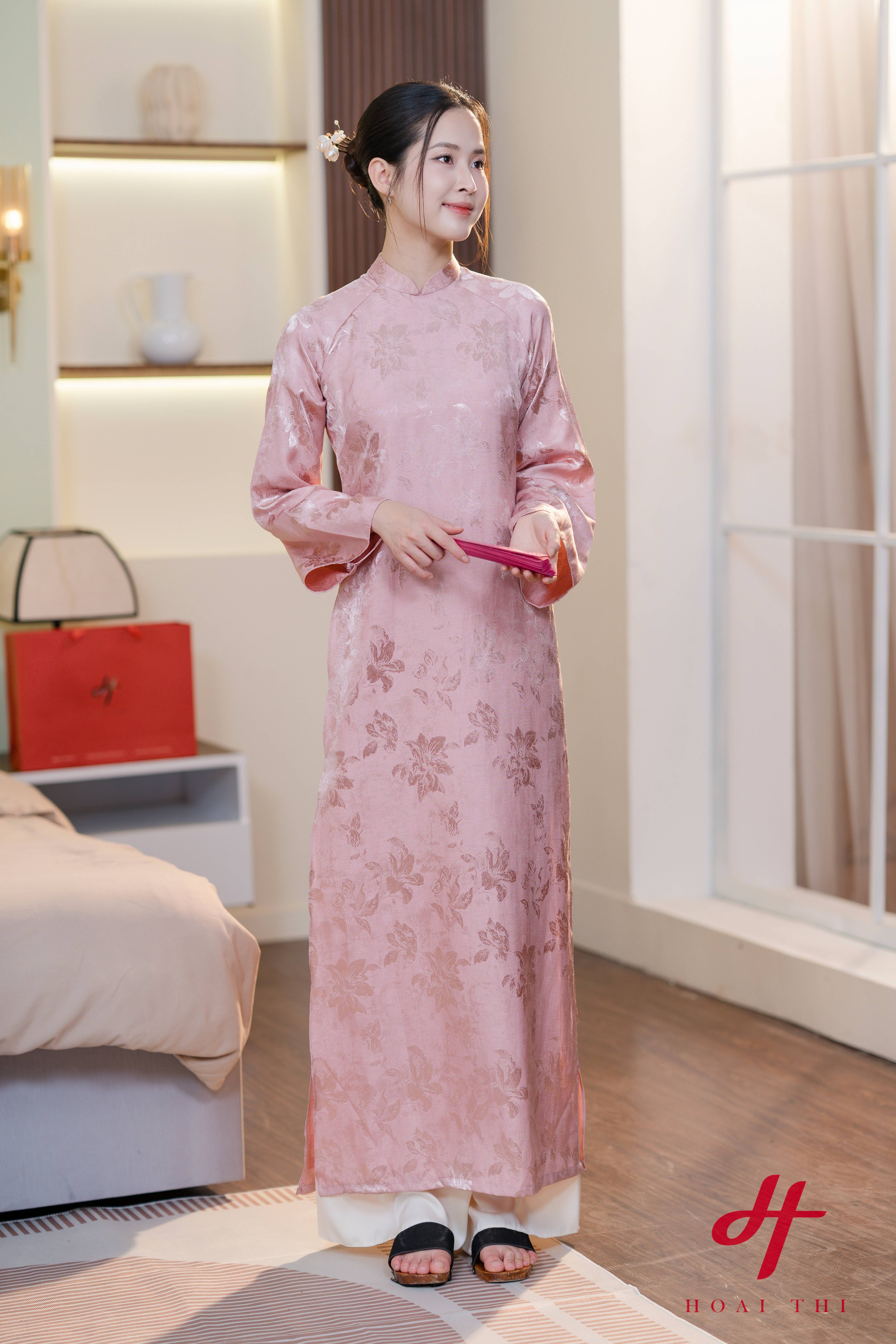 Áo dài cách tân Bách Hợp - Chất liệu lụa gấm thêu hoa dệt chìm ánh bạc sang trọng