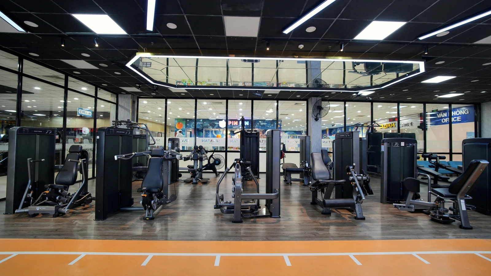 Khu máy tập hiện đại tại Spartan Fitness & Yoga Nha Trang