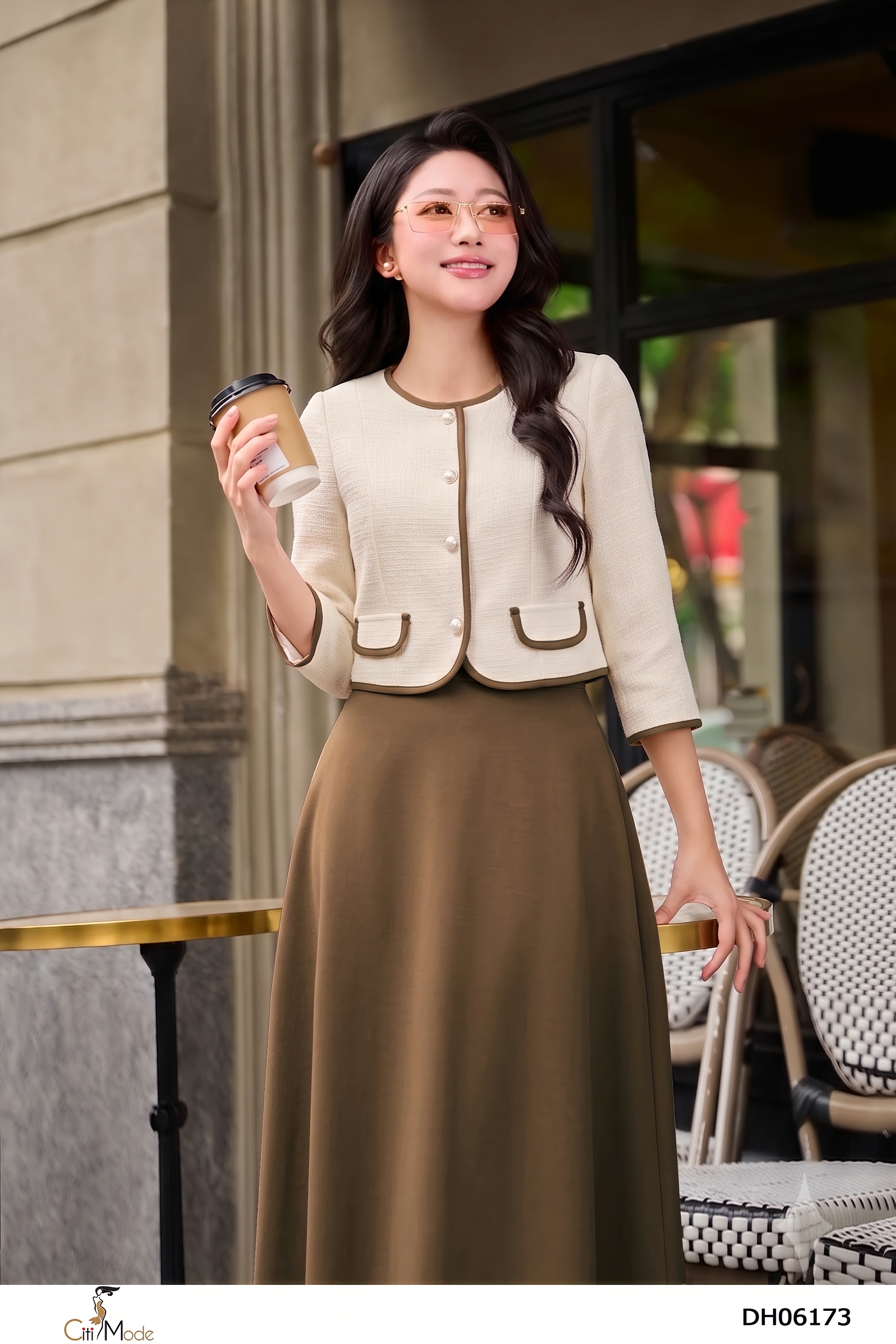 Đầm xòe giả sét nâu phối trắng cổ tròn tay lỡ cách điệu